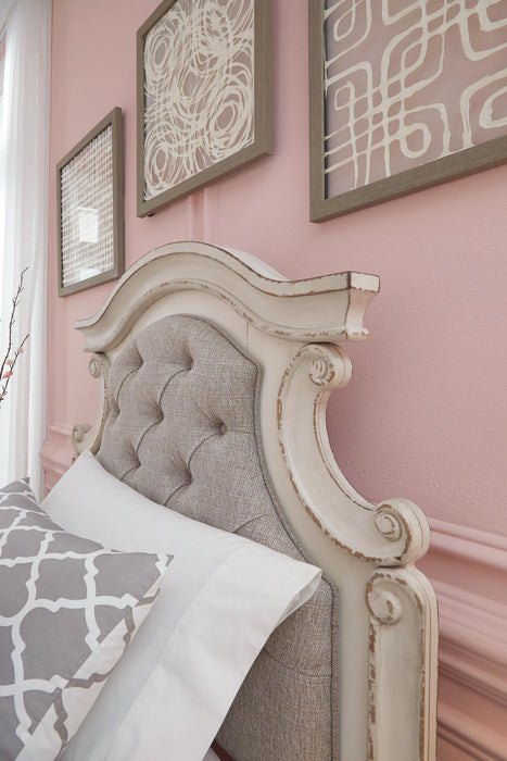 Realyn Upholstered Bed